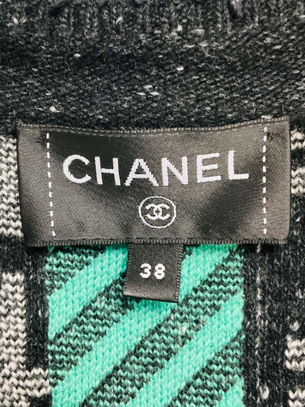 CHANEL GREEN / WHITE / BLACK PARIS-MANCHESTER 2024 METIERS D’ART HOUNDSTOOTH WOO - Picture 4 of 7